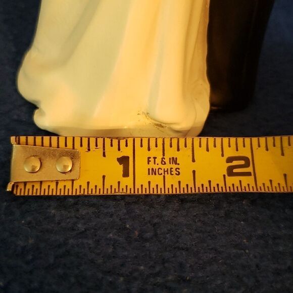 Beautiful Ceramic Bride and Groom Couple Figurine - Picture 13 of 16